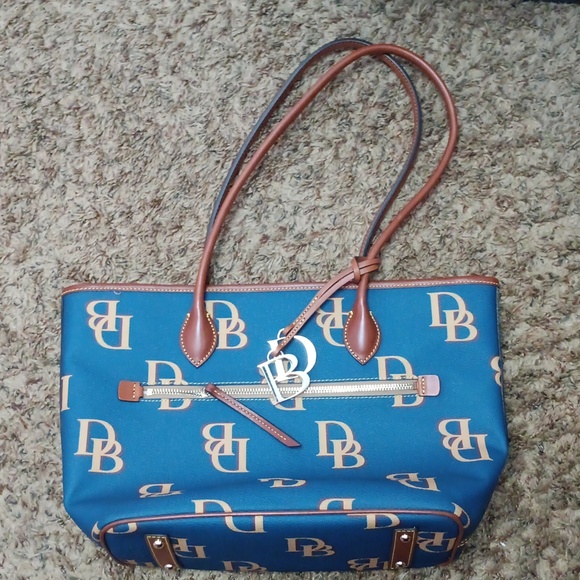 Looney & Bourke Monogram Zip Tote - Picture 7 of 7